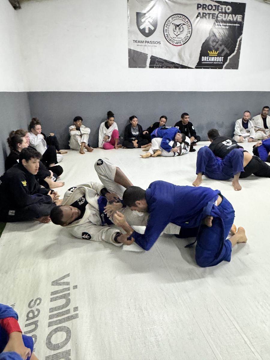 Students rolling under the Projeto Arte Suave banner