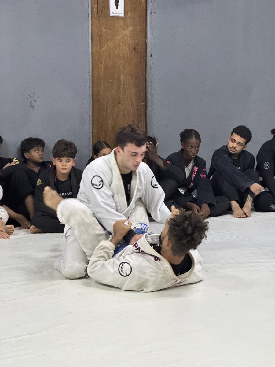 Guard passing drill at Projeto Arte Suave